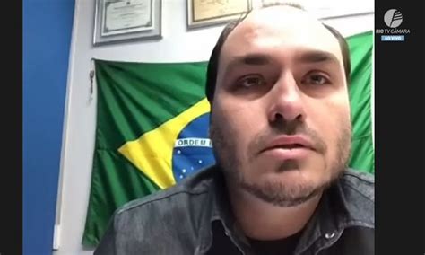 Carlos Chora Ao Comparar A Morte De Henry Borel Facada Em Bolsonaro