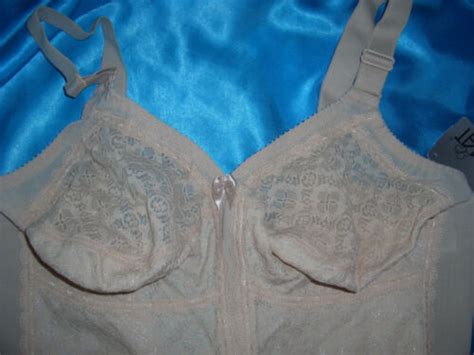 Edler Strammer Spitzen Mieder Long BH 90 F In Haut Format Pin Up Bra