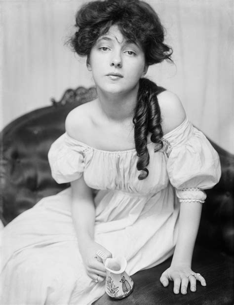 Evelyn Nesbit Golden Beauty Standard Circa 1900 R Thewaywewere