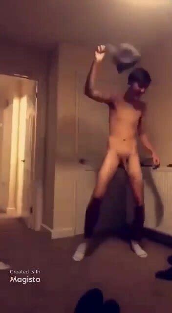 Hot Guys Snapchat Guy Often Nude In Front Of ThisVid