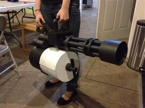 Life-Size Team Fortress 2 Minigun | Gadgetsin