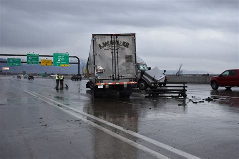 Jack Knifed Semi Causes Traffic Snarl On Southbound I 15 In Salt Lake City Gephardt Daily