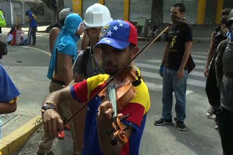 Liberado El Violinista De Las Protestas Contra Maduro