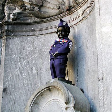 portré gazdag Valószínű la garde robe de manneken pis kerti sütés