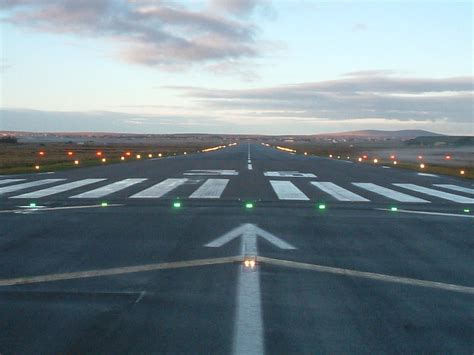 File:Stornoway Airport Runway.jpg - Wikipedia