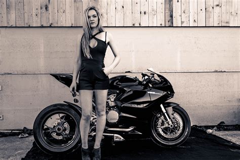 Fb Cheryl Coller Model Ducati Panigale 1199 S Abs Photoshoot True