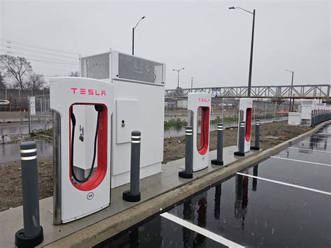 Tesla installs new charging stations in Mississauga putting the City on ...