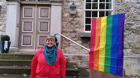 Regenbogenfahne hängt wieder vor St Martini Dransfeld