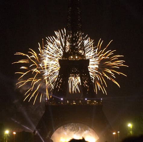 New Year Celebration: 15 Breathtaking Firework Photos - Hongkiat