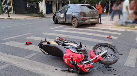 Moto Com Três Pessoas Se Envolve Em Acidente Em Bh