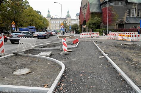 Utrudnienia na placu Zwycięstwa w Szczecinie Zaczyna się asfaltowanie