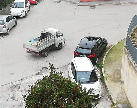 Sacchetti Abbandonati In Strada Nella Vigilia Di Natale Speriamo Che