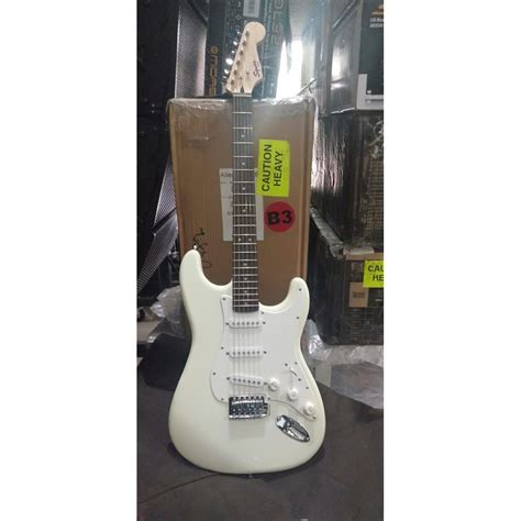 Jual Gitar Squier Bullet Stratocaster By Fender Warna Putih Shopee