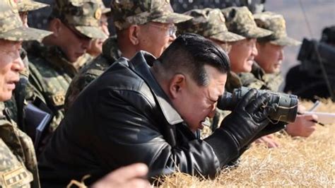 金正恩出席240毫米火箭炮试射