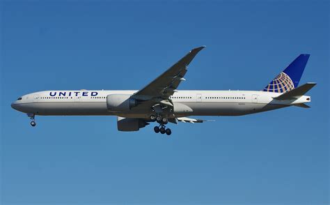 N2645U 777 300 United Airlines Washington Dulles Interna Flickr