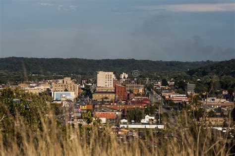 Overview of Ashland, Kentucky Editorial Image - Image of green, summer ...