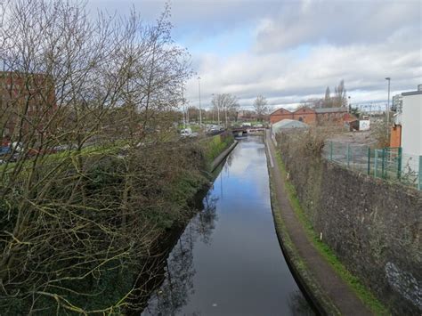 Wolverhampton Canal Gordon Griffiths Cc By Sa 2 0 Geograph Britain