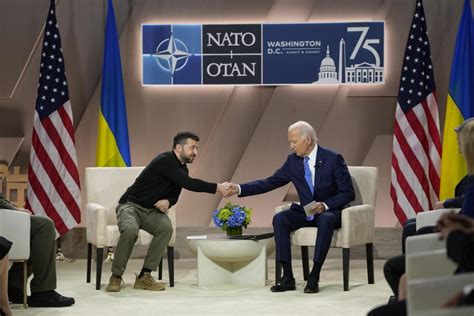 Biden anuncia 225 millones para Ucrania en reunión con Zelenski durante