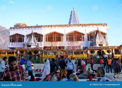 Crowd of Devotees at Ardhkuwari Editorial Stock Photo - Image of destination, durga: 196037783