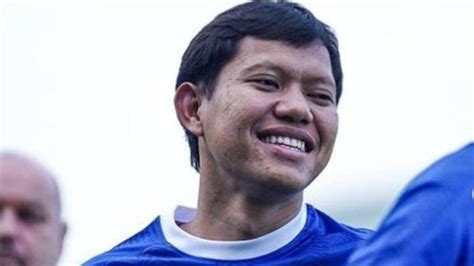 Adam Alis Habis Kontrak Bulan Ini Bojan Hodak Bergerak Tarik Ke Persib