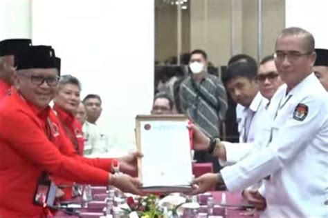 Foto Sejumlah Artis Dan Akademisi Jadi Bacaleg Pdi P Ada Denny Cagur