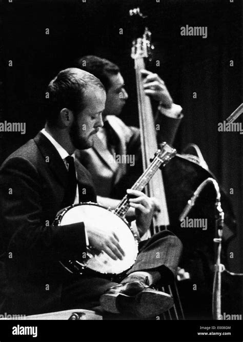 Jazz musician banjo hi-res stock photography and images - Alamy