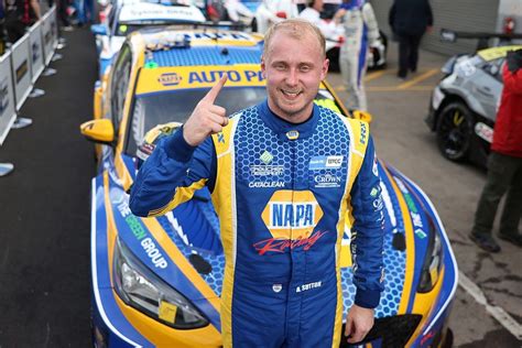 Btcc Brands Hatch Supreme Sutton Bags Pole For Finale