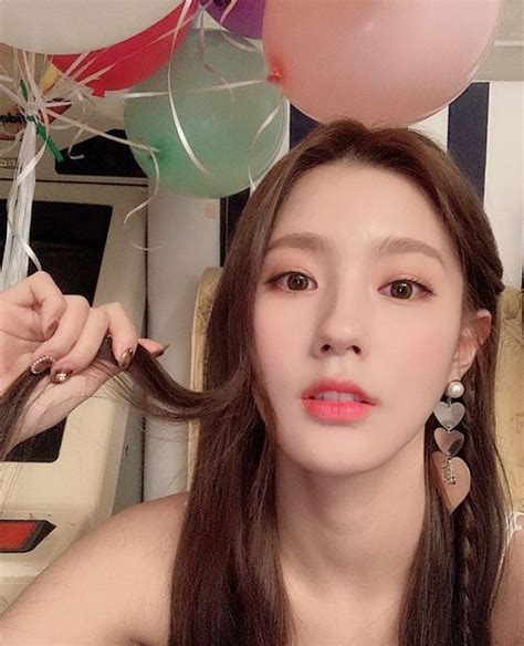 G I Dle Insta Update Miyeon Beauty Girl Girl Beauty