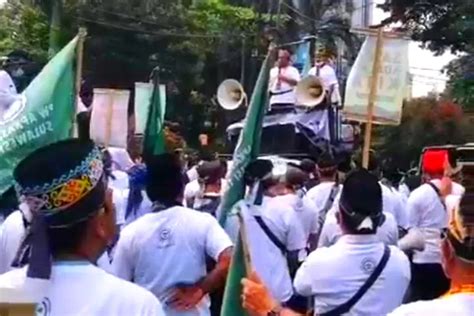 Puluhan Petani Kelapa Sawit Demo Di Kemenko Perekonomian Menuntut