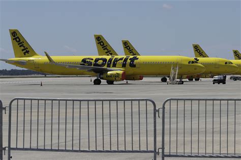 Flight attendant, passenger argue over use of neck gaiter as mask