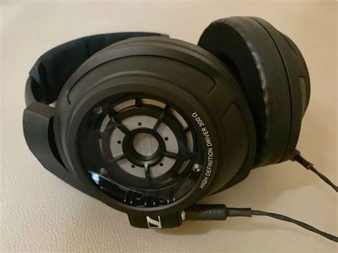 Sennheiser HD800s vs HD820 – Which is the better headphone?