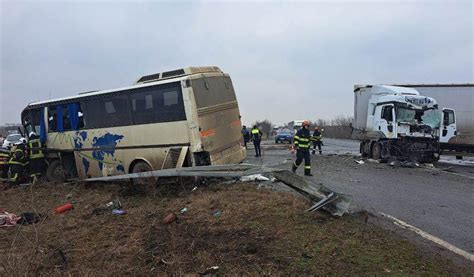 FOTO VIDEO Accident grav pe DN 69 Timișoara Arad 11 răniți după ce