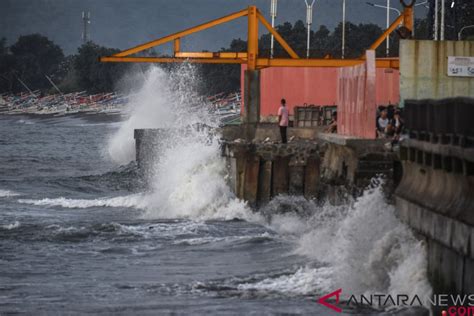 BMKG Gelombang Laut Natuna Capai 6 Meter ANTARA News