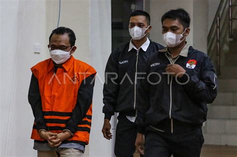 Penahanan Tersangka Kasus Korupsi Anggaran Bansos Beras Antara Foto