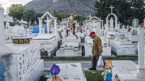 Saltillo abandonan más de 2 mil tumbas en Panteón Santiago alrededor