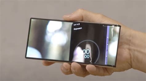 Motorola rollable phone concept grows taller instead of wider | Mashable