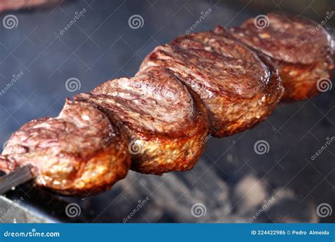 Picanha Bife Tradicional Em Churrasco Brasileiro Com Fundo De Fogo