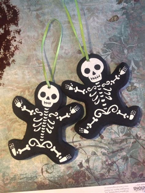 Amazing Gothic Christmas Decoration Ideas To Show Your Holiday