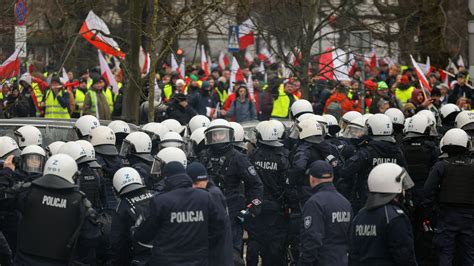 Protest rolników. Policja publikuje wizerunki poszukiwanych – Wprost