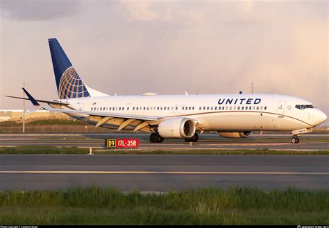 N United Airlines Boeing Max Photo By Cameron Stone Id