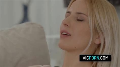 Sexy Babe Starts Her Day With Sensual Fuck XNXX