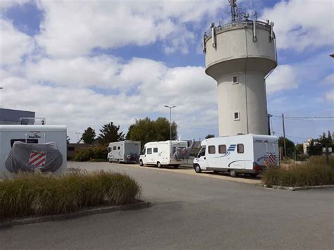 Area Sosta Camper Aire De Camping Cars A Carantec In Rue De Kerrot