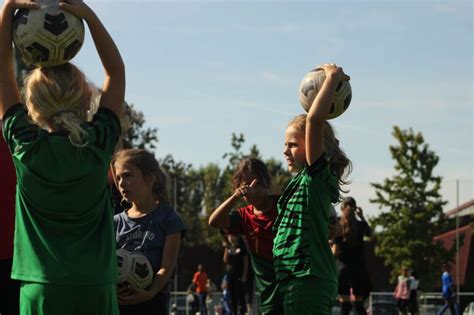 Rentr E Du Foot F Minin Les Jeunes Footballeuses Au Rendez Vous