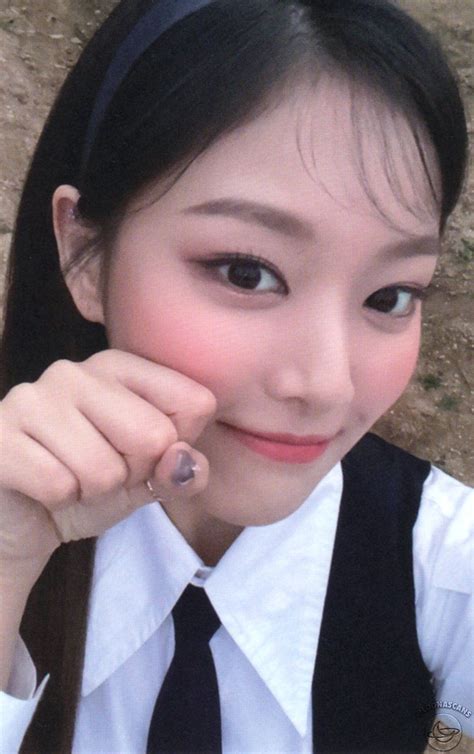 Loona Scans On Twitter Photocard Scan Seasons Greetings