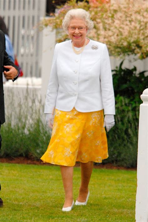 Queen Elizabeth II 2006 | Queen elizabeth, Her majesty the queen, Queen elizabeth ii