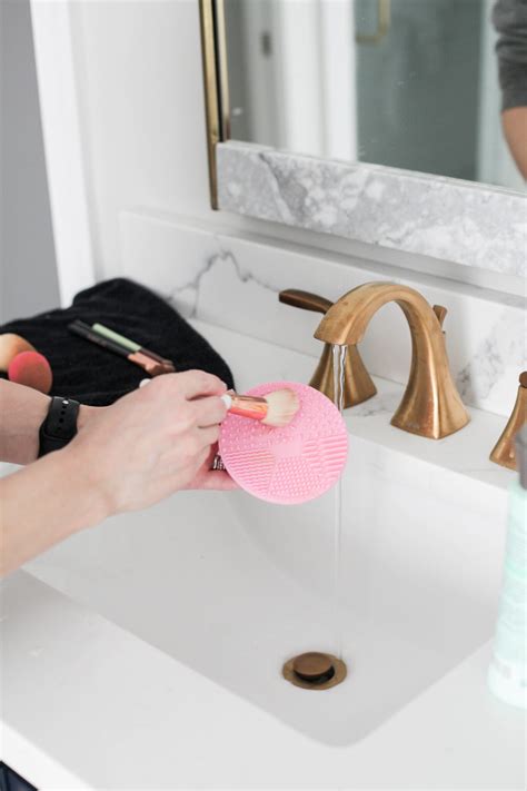 How to Clean Makeup Brushes: Step by Step Cleaning Guide - Paisley ...