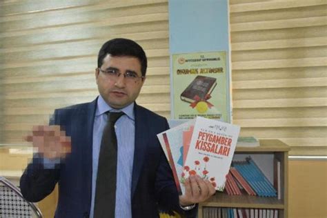 Beytüşşebap Kaymakamı ndan kitap okuyan öğrencilere çeyrek altın