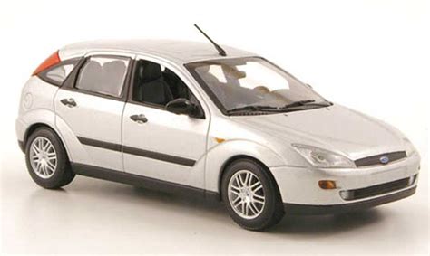 Modellino In Miniatura Ford Focus Minichamps Grigio Portes