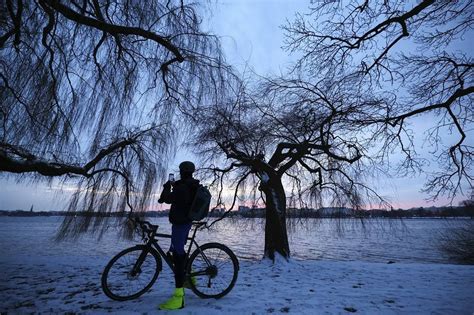 Heavy Snowfall And Freezing Rain Cause Flight Cancellations Across Germany