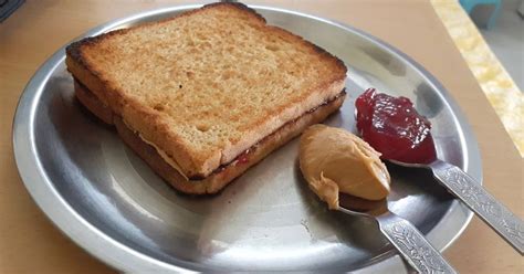 Peanut butter jam sandwich Recipe by Sakshi Chaturvedi - Cookpad